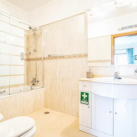 Pool View 2 Bedroom 1st Floor Apartment, Oasis Parque Near Alvor At14 Apartament