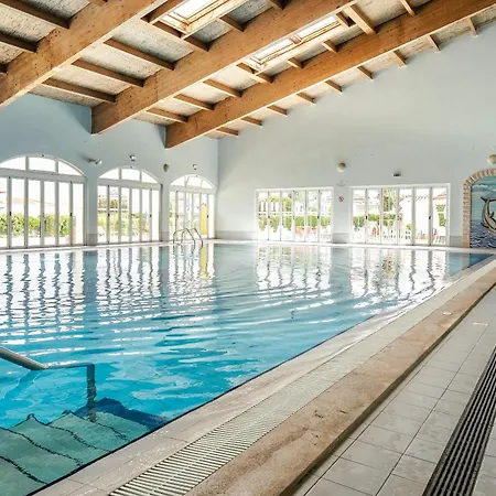 Pool View 2 Bedroom 1st Floor Apartment, Oasis Parque Near Alvor At14 פורטימאו