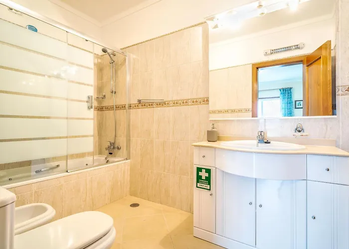 Pool View 2 Bedroom 1st Floor Apartment, Oasis Parque Near Alvor At14 Appartement Portimão