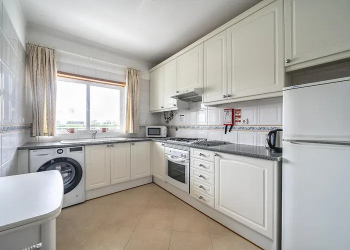 Pool View 2 Bedroom 1st Floor Apartment, Oasis Parque Near Alvor At14 * Portimão