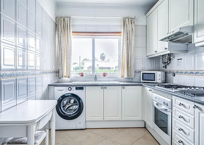 Pool View 2 Bedroom 1st Floor Apartment, Oasis Parque Near Alvor At14 *